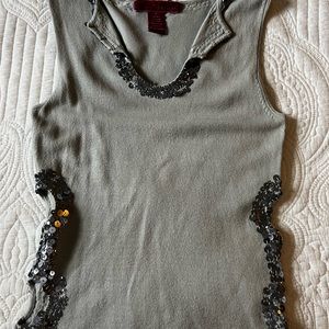 Kaisely size small, beautiful cut outs in the side!!